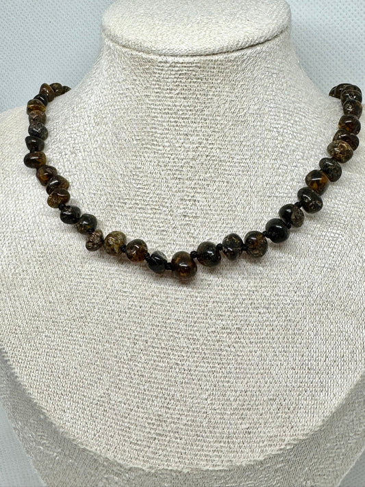 Kehribar Bebek Kolye - Koyu Yeşil (33 cm)