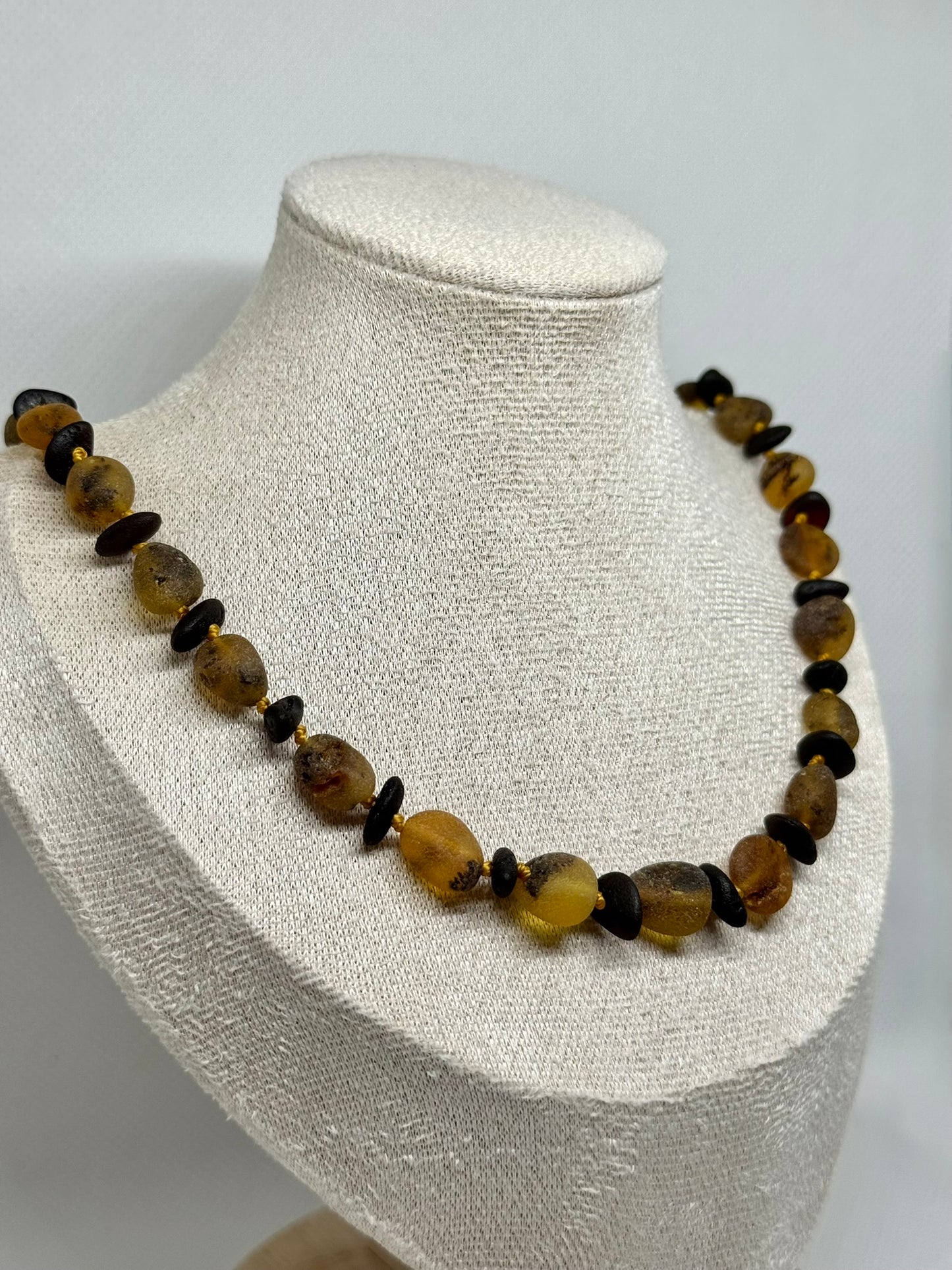 Ham Kehribar Kolye - Yeşil ve Siyah (45 cm)