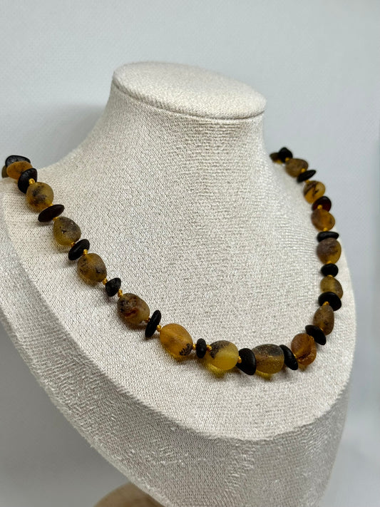 Ham Kehribar Kolye - Yeşil ve Siyah (45 cm)