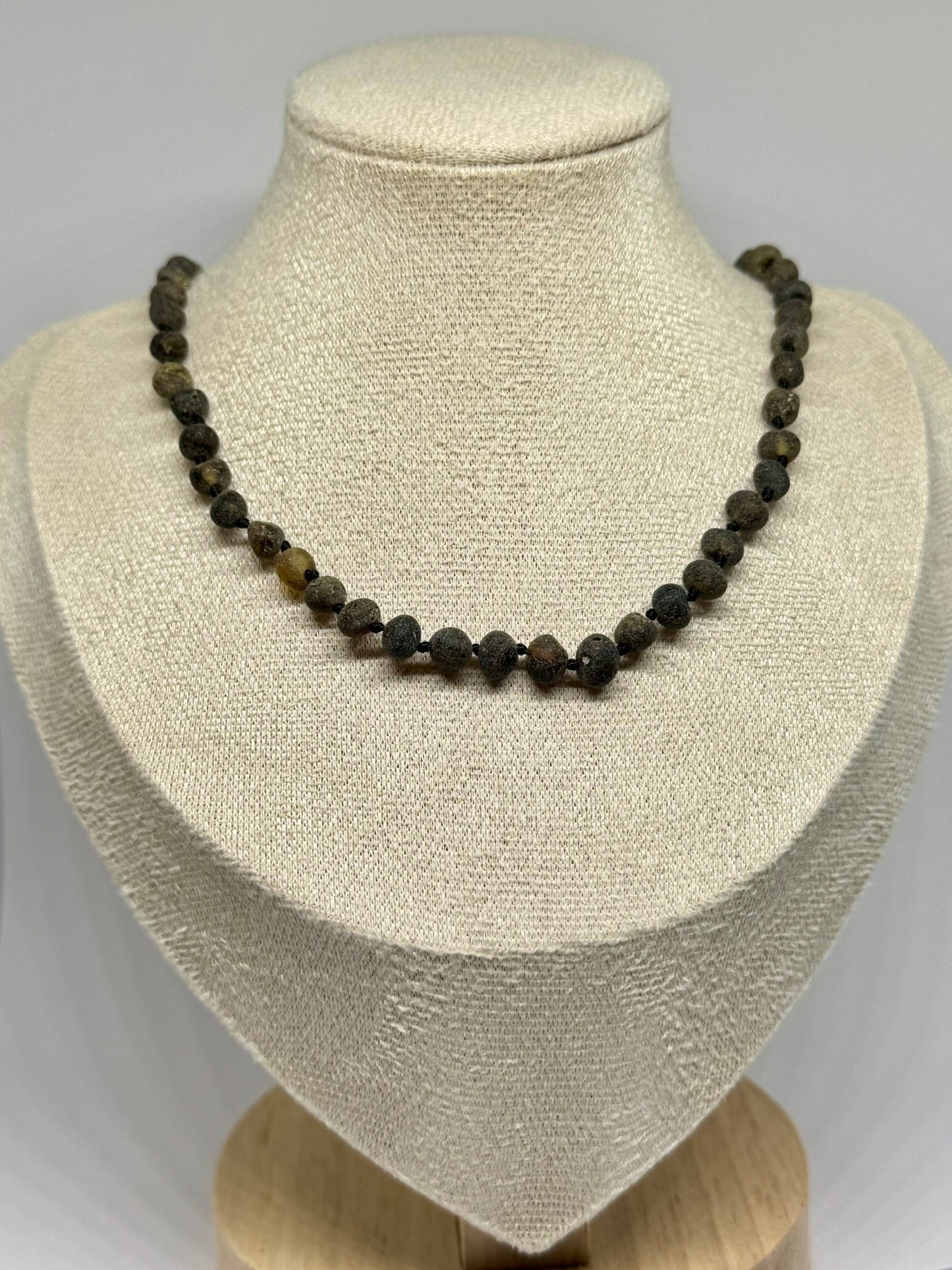 Ruwe Barnsteen Babyketting - Donkergroen (33 cm)