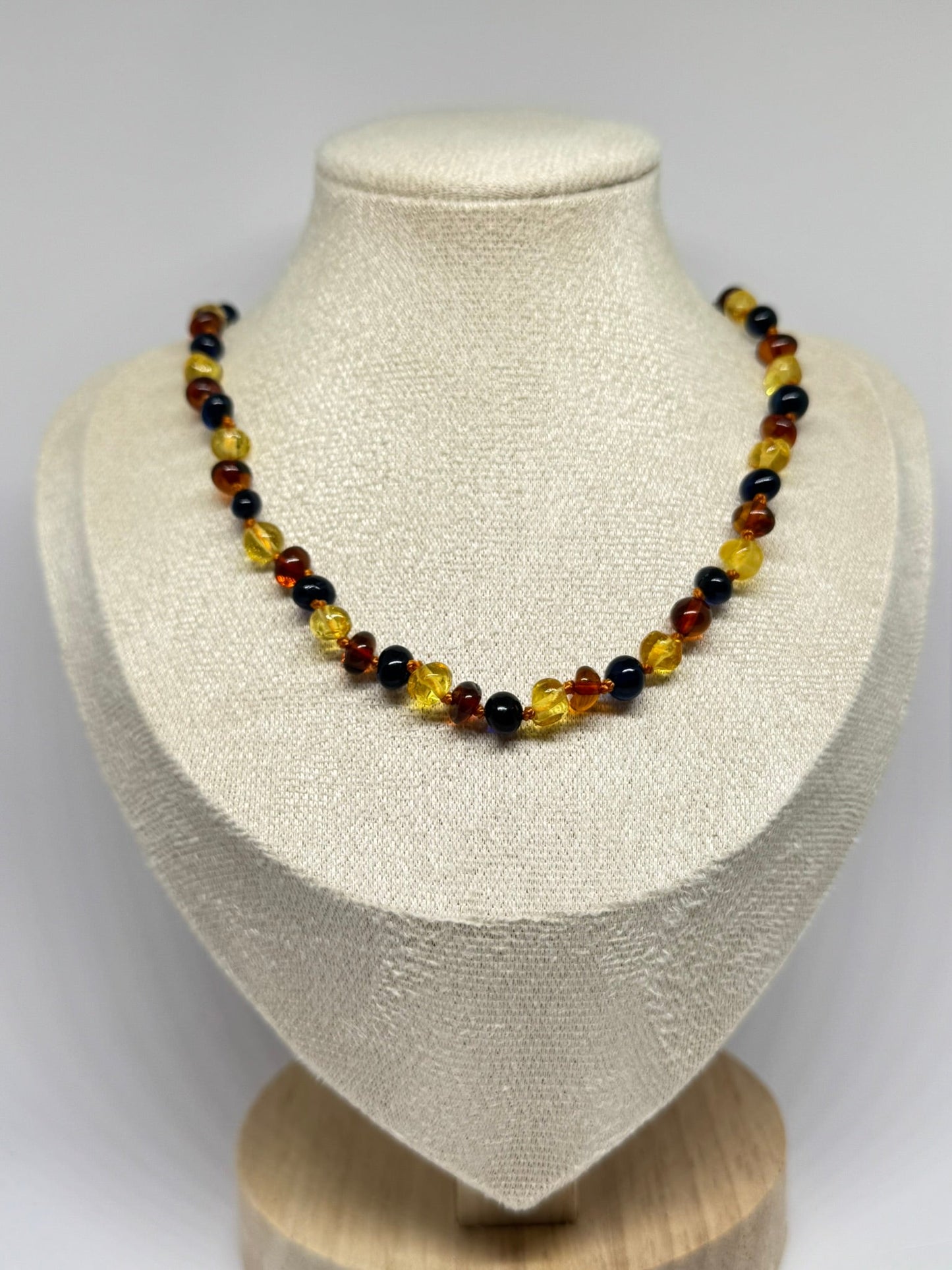 Kehribar Bebek Kolye - Çok Renkli Safir (33 cm)