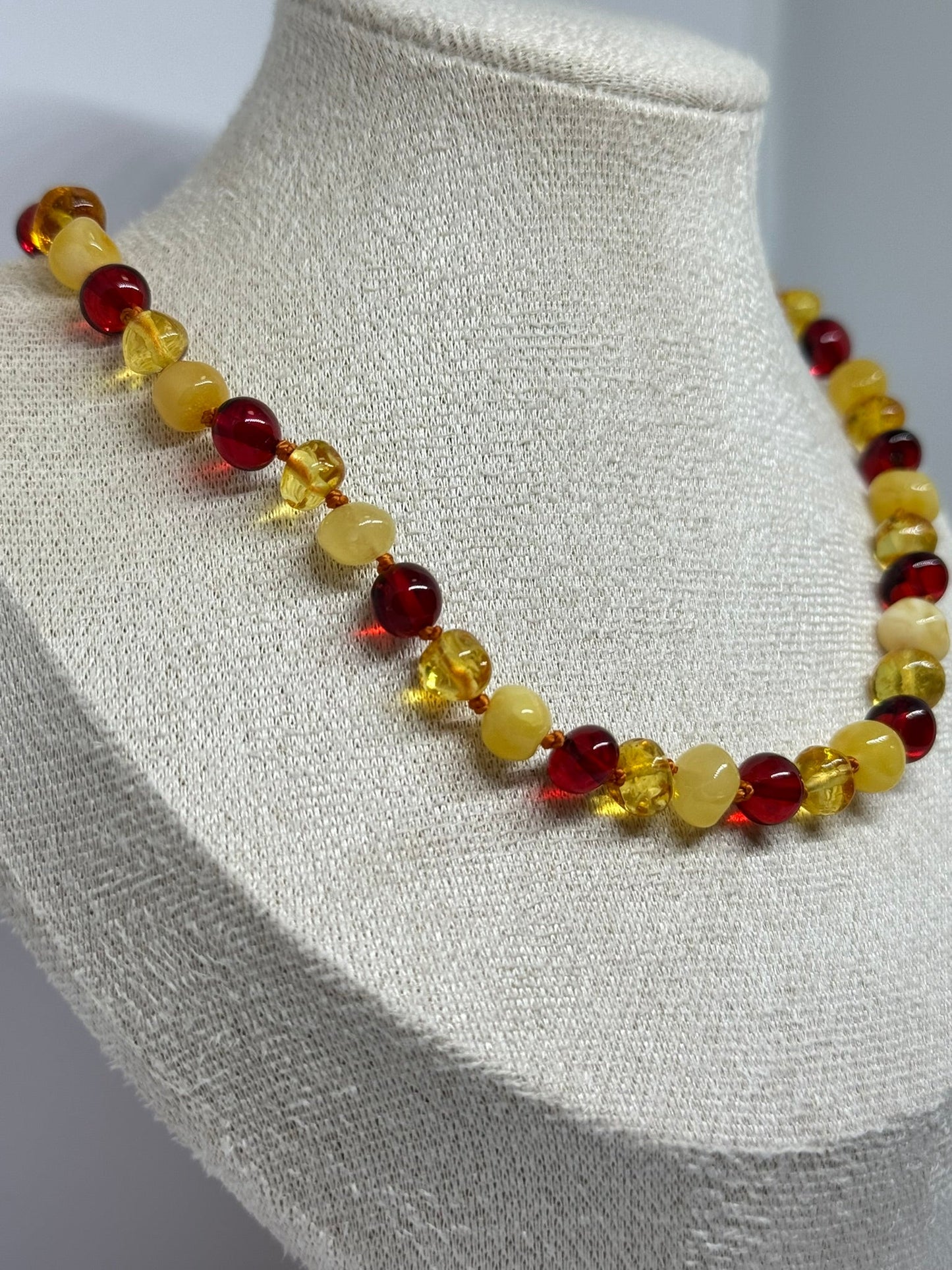 Kehribar Bebek Kolye - Çok Renkli Yakut (33 cm)